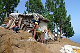 Santo Ant�o : Pico da Cruz Lombo Vermelho : vor der K�chenh�tte : PeopleKap Verde Foto Gallerie