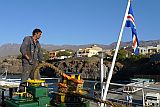 Santo Anto : Porto Novo Ferry Tuninha : sailor at the winch : People Work
Cabo Verde Foto Gallery