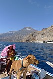Insel: Santo Anto  Wanderweg: 311 Ort: Monte Trigo Motiv: Fischerboot Hund Kind Motivgruppe: Landscape Sea © Pitt Reitmaier www.Cabo-Verde-Foto.com