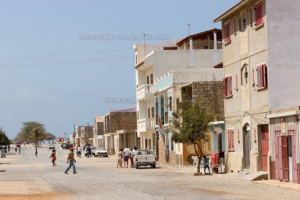 Maio : Vila do Maio : main street : Landscape TownCabo Verde Foto Gallery