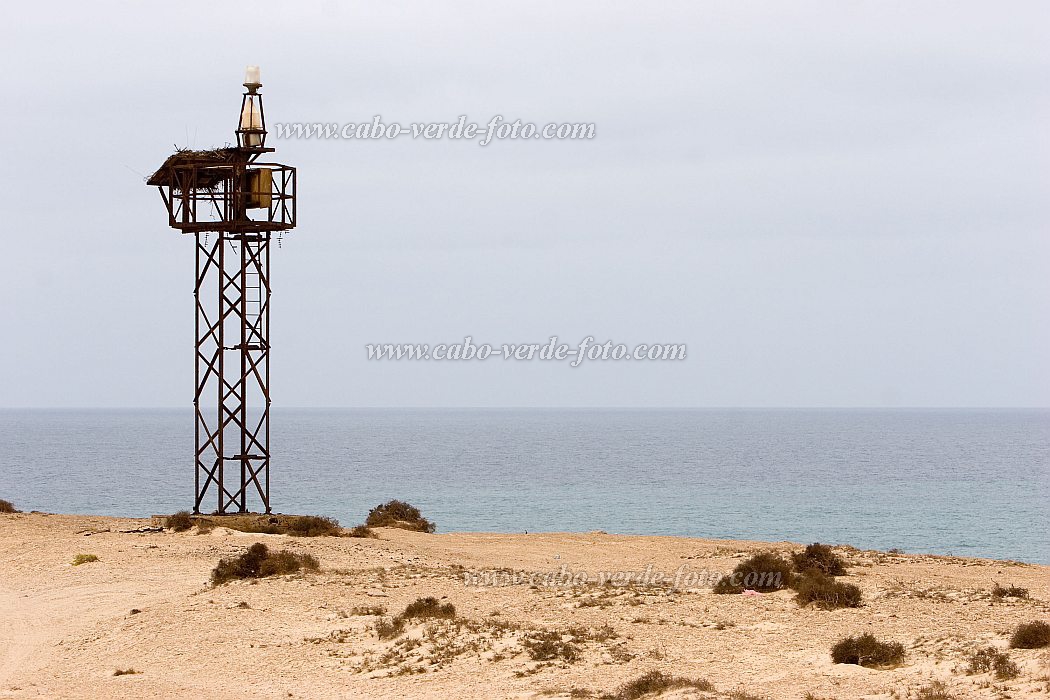 Boa Vista : Ponta Varandinha : farol  : Technology TransportCabo Verde Foto Gallery