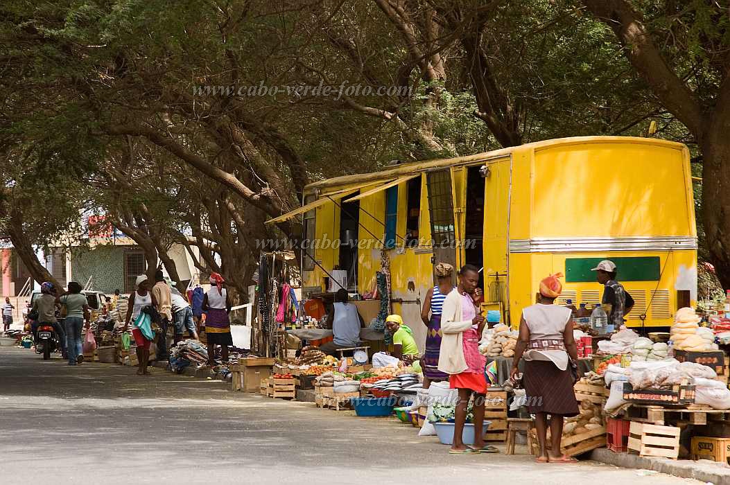 Santiago : Praia : mercado : People WorkCabo Verde Foto Gallery