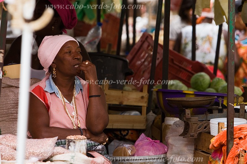Santiago : Praia : market : People WorkCabo Verde Foto Gallery