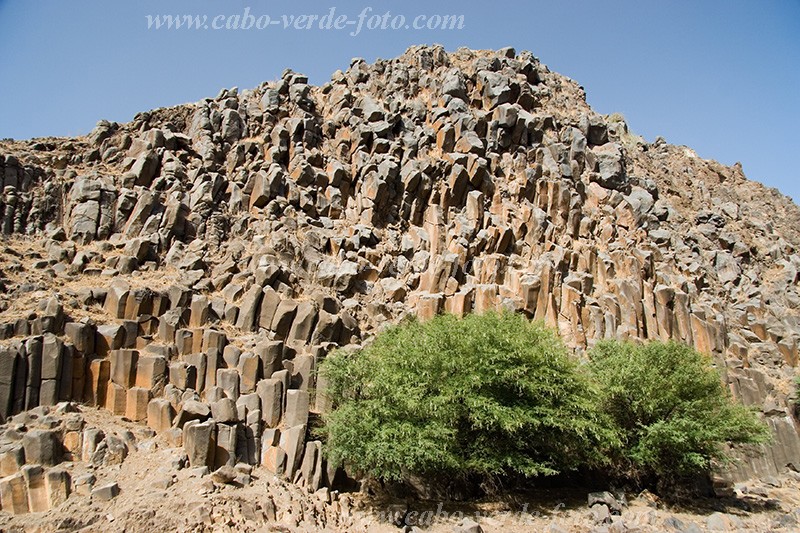 Santiago : Cho Grande : basalto : Landscape MountainCabo Verde Foto Gallery