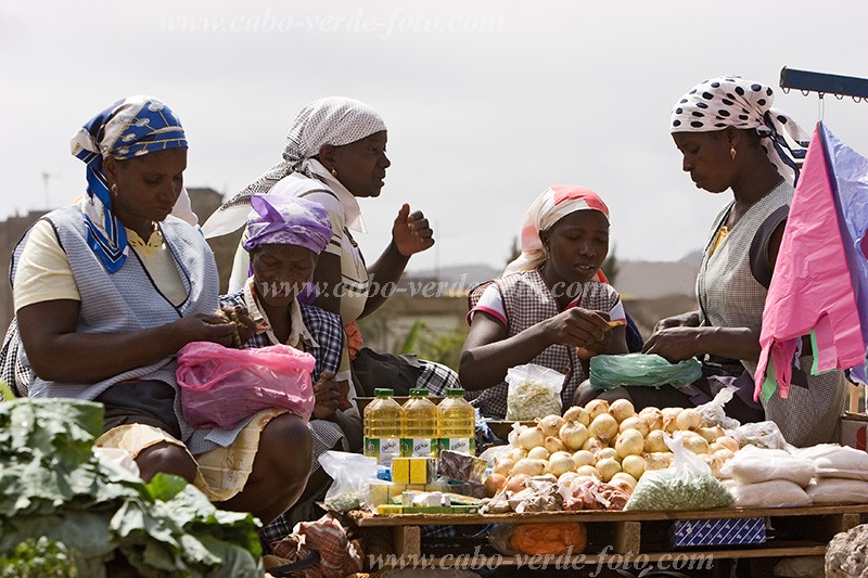 Santiago : Assomada : mercado : People WorkCabo Verde Foto Gallery