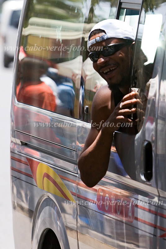 Santiago : Praia : bush taxi : People WorkCabo Verde Foto Gallery