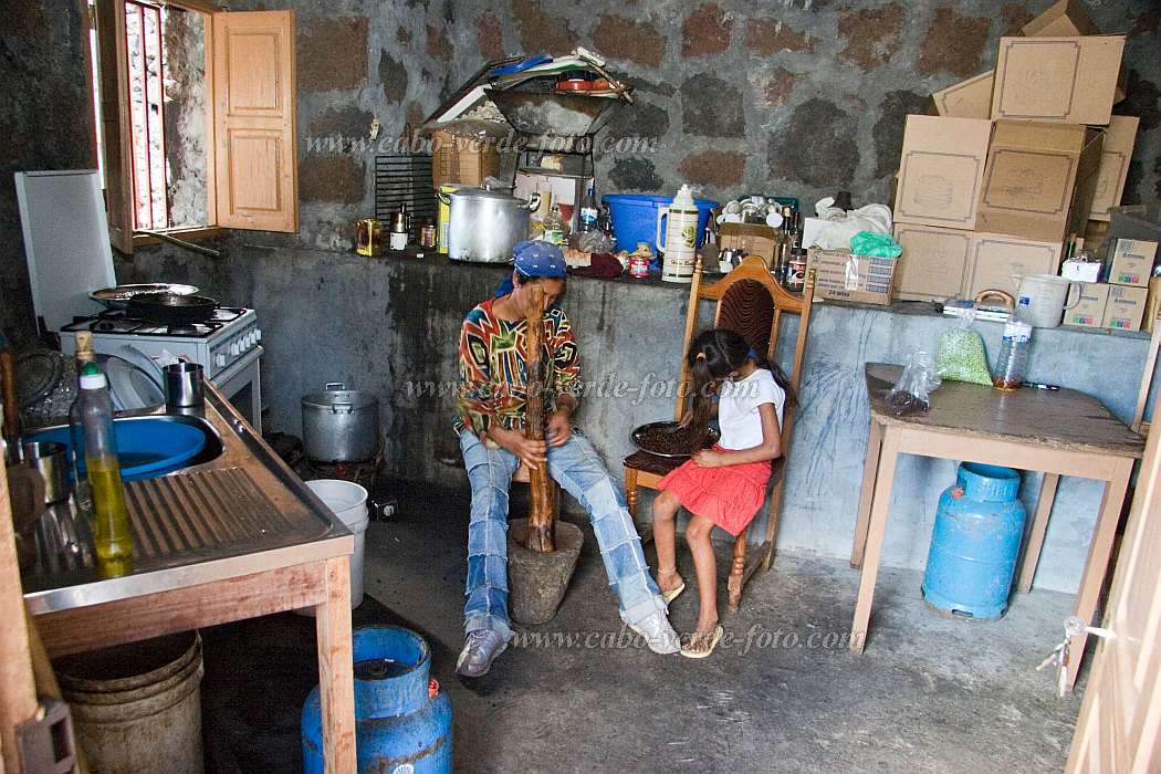 Fogo : Ch das Caldeiras : caf : People WorkCabo Verde Foto Gallery