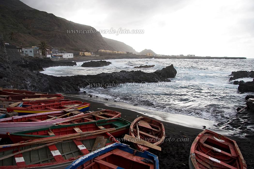 Fogo : Mosteiros : pescador : Landscape SeaCabo Verde Foto Gallery