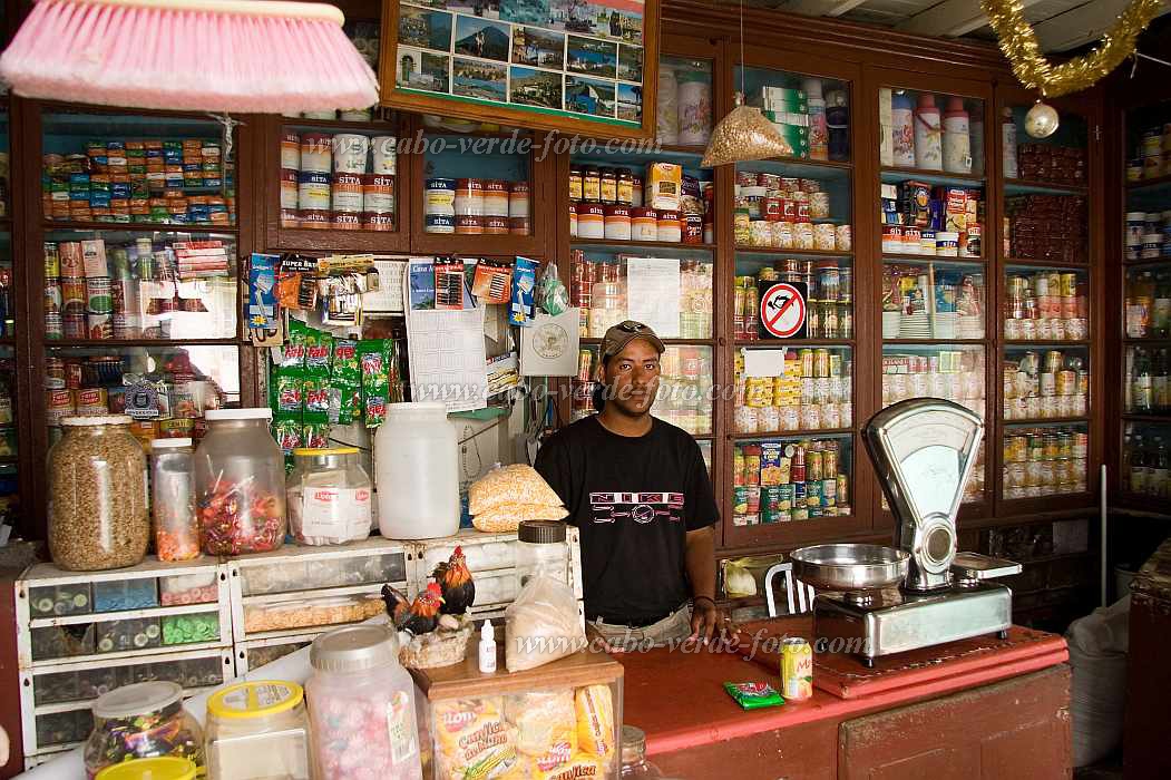 Brava : Vila Nova Sintra : tradesman : People WorkCabo Verde Foto Gallery