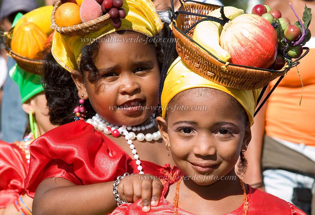 So Vicente : Mindelo : carnival little girls : People RecreationCabo Verde Foto Gallery
