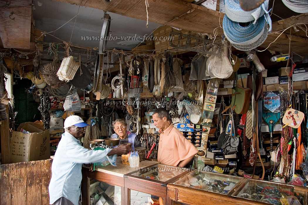 So Vicente : Mindelo : comerciante : People WorkCabo Verde Foto Gallery