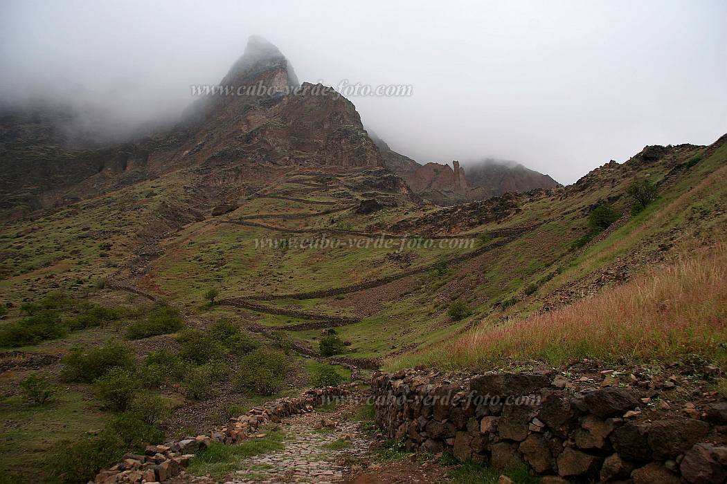 Santo Antão :  : hiking trail : Landscape MountainCabo Verde Foto Gallery