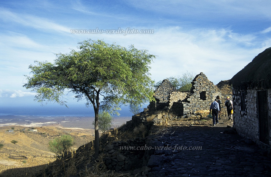 Insel: Santo Anto  Wanderweg: 315 Ort: Tabuleirinho da Tabuga Motiv: aufgegebenes Dorf Motivgruppe: Landscape Mountain © Pitt Reitmaier www.Cabo-Verde-Foto.com