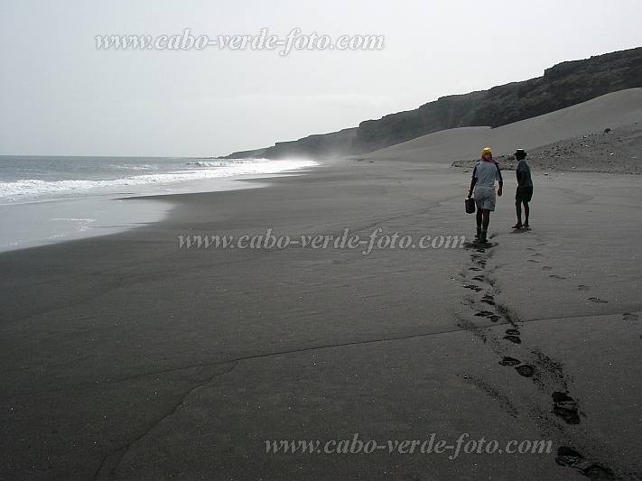 Santo Anto : Canjana Praia Formosa : at the beach : History siteCabo Verde Foto Gallery