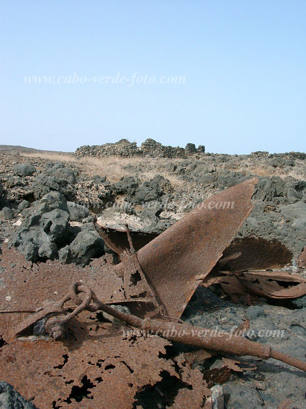 Santo Anto : Canjana Praia Formosa : barco encalhado : History siteCabo Verde Foto Gallery