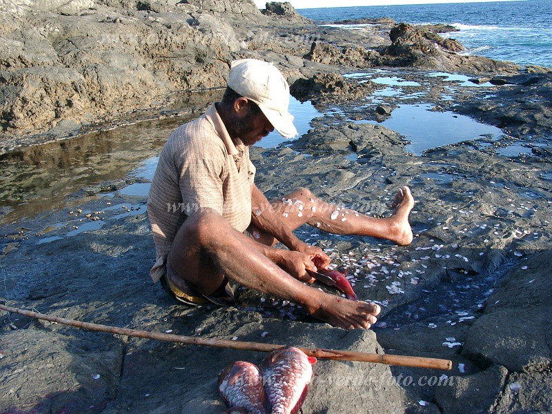 Santo Anto : Canjana Praia Formosa : pescador : People WorkCabo Verde Foto Gallery