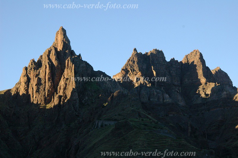 Santo Anto : Alto Mira III Selada : rock : Landscape MountainCabo Verde Foto Gallery