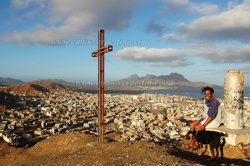 So Vicente : Mindelo Pedra Rolada : walking the dog with a perfect  view over Mindelo : Landscape TownCabo Verde Foto Gallery