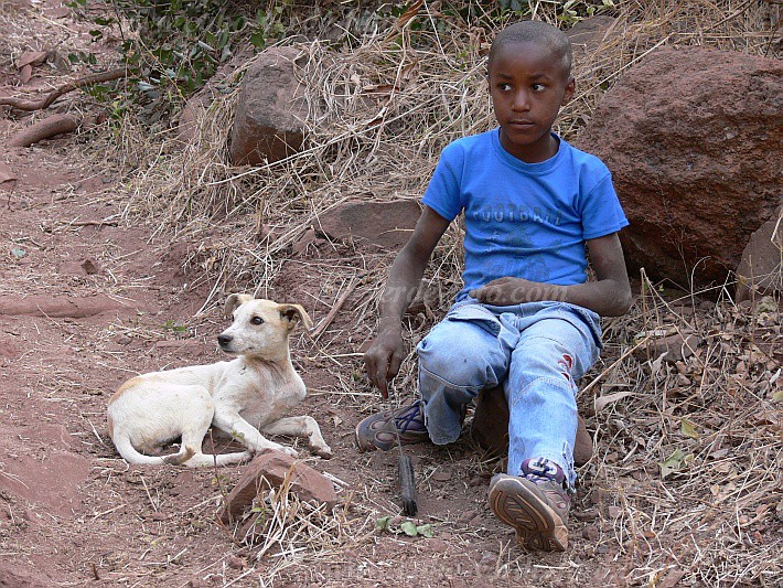 Santiago : Gazela Rui Vaz : boy with his dog : People ChildrenCabo Verde Foto Gallery