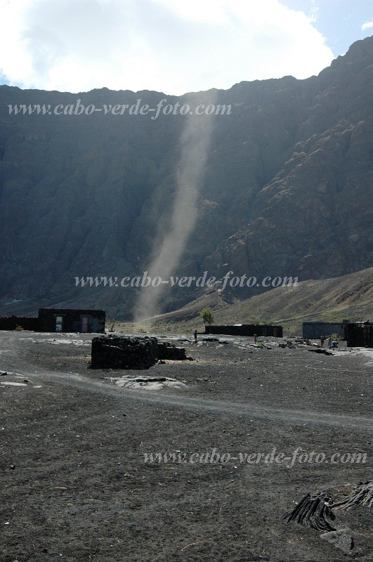 Fogo : Ch das Caldeiras : tornado : Landscape MountainCabo Verde Foto Gallery