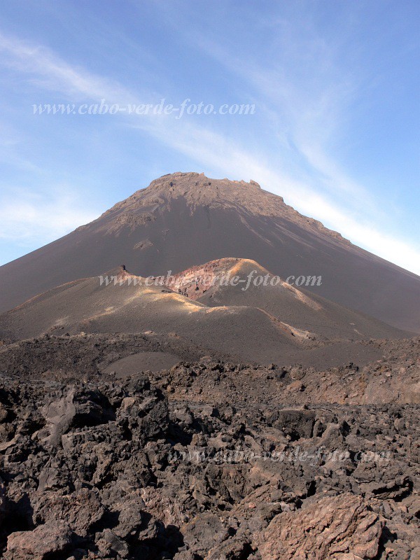 Fogo : Ch das Caldeiras : volcano : Landscape MountainCabo Verde Foto Gallery