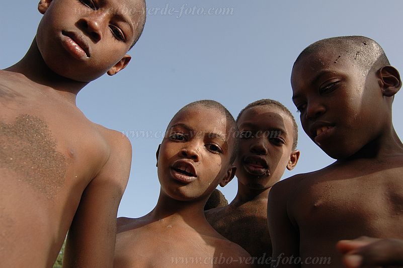 Santiago : Cidade Velha : rapaz : LandscapeCabo Verde Foto Gallery