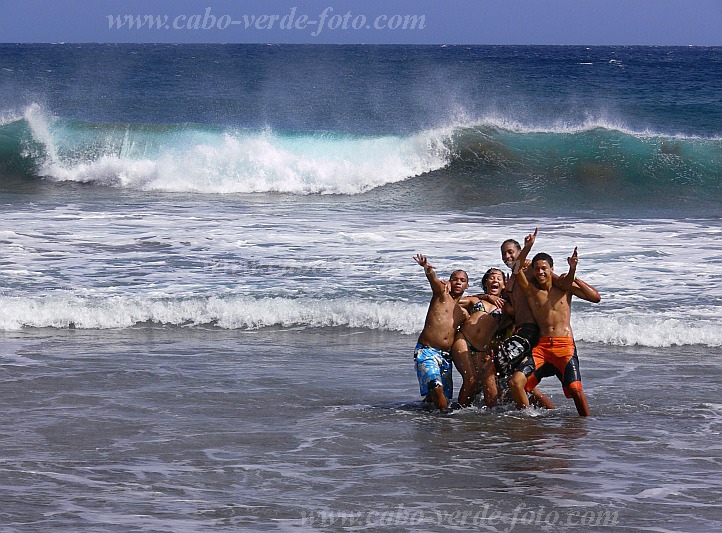 So Vicente : Palha Carga : praia : People RecreationCabo Verde Foto Gallery