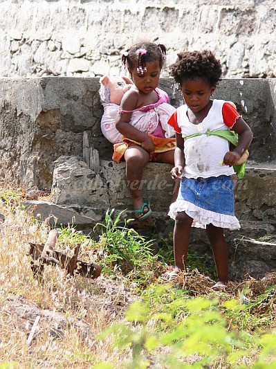 Santiago : Pedra Badejo : menina : People ChildrenCabo Verde Foto Gallery