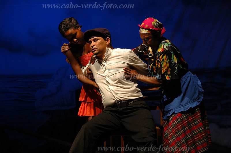 Insel: So Vicente  Wanderweg:  Ort: Mindelo Motiv: Theater Motivgruppe: People Recreation © Pitt Reitmaier www.Cabo-Verde-Foto.com