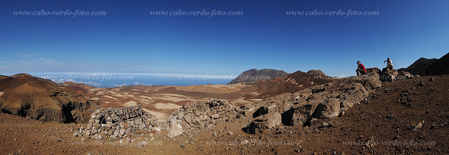 Insel: Santo Anto  Wanderweg:  Ort: Campo Redondo Motiv: Wste Vulkan Motivgruppe: Landscape Mountain © Pitt Reitmaier www.Cabo-Verde-Foto.com