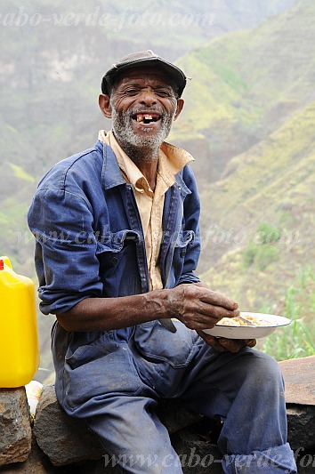 Santo Anto : Tabuleirinho da Tabuga : lunch : People ElderlyCabo Verde Foto Gallery