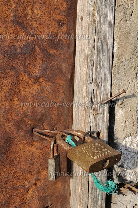 Santo Anto : Tabuleirinho da Tabuga : porta fechada : HistoryCabo Verde Foto Gallery