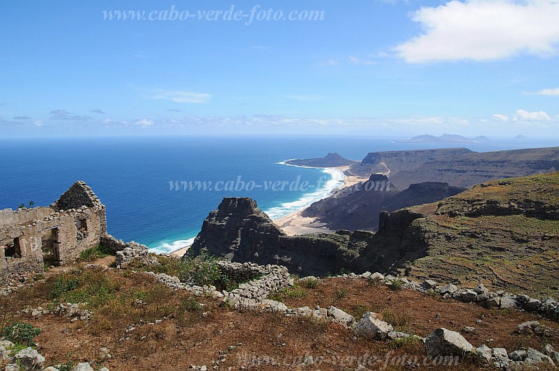 So Vicente : Monte Verde : field green view on Calhau : Landscape MountainCabo Verde Foto Gallery