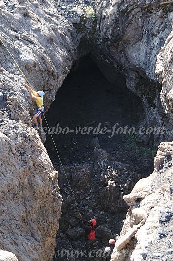 Fogo : Monte Preto Ch das Caldeira : volcano cave : People RecreationCabo Verde Foto Gallery