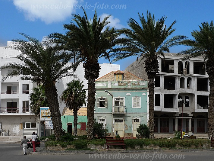 So Vicente : Mindelo Rua de Coco : old and new houses : Landscape TownCabo Verde Foto Gallery