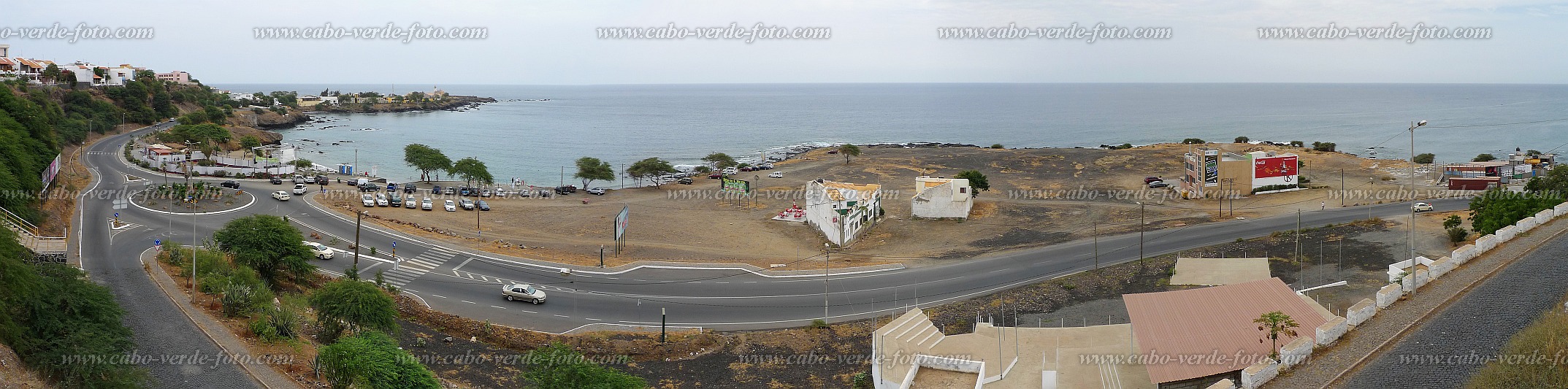 Santiago : Praia Quebra Canela : estradas e rotunda : Landscape TownCabo Verde Foto Gallery