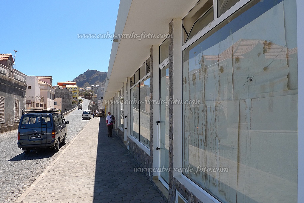 Santo Antão : Ponta do Sol : Row of shops in the historic city centre Vandalism : Landscape TownCabo Verde Foto Gallery