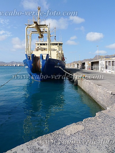 So Vicente : Mindelo Porto Grande : navio cablero : TechnologyCabo Verde Foto Gallery