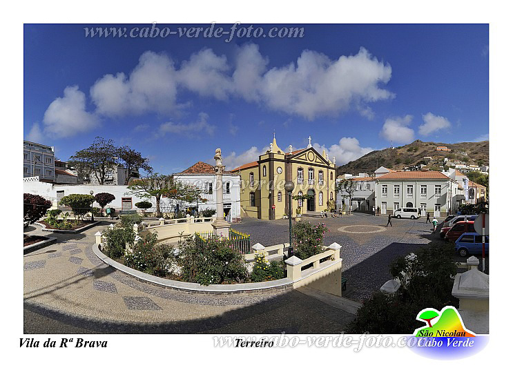 Insel: So Nicolau  Wanderweg:  Ort: Vila Ra Brava Terreiro Motiv: Hauptplatz Vila Ra Brava Terreiro Motivgruppe: Landscape Town © Pitt Reitmaier www.Cabo-Verde-Foto.com