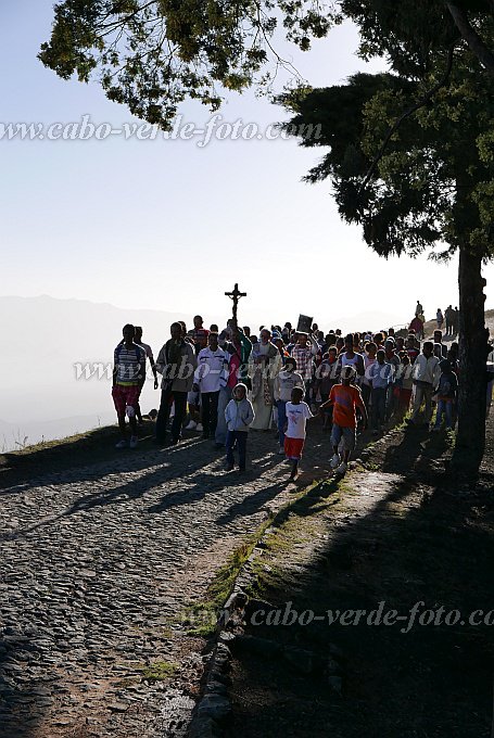 Santo Anto : Pico da Cruz : procisso via sacra : People ReligionCabo Verde Foto Gallery