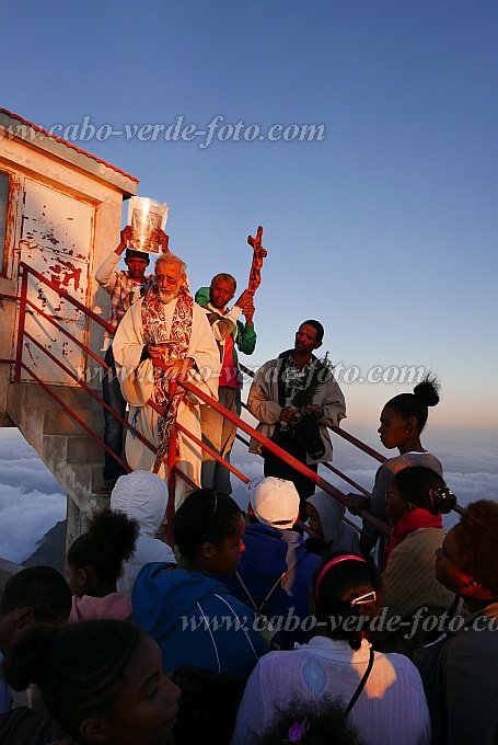 Santo Anto : Pico da Cruz : procisso via sacra : People ReligionCabo Verde Foto Gallery