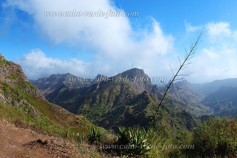 Santiago : Serra Malagueta : Hiking Trail Sisal : Landscape MountainCabo Verde Foto Gallery