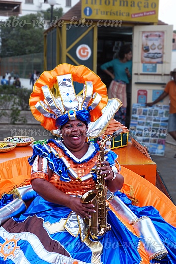So Vicente : Mindelo Avenida Marginal : Carnival dancer with Saxophon : LandscapeCabo Verde Foto Gallery