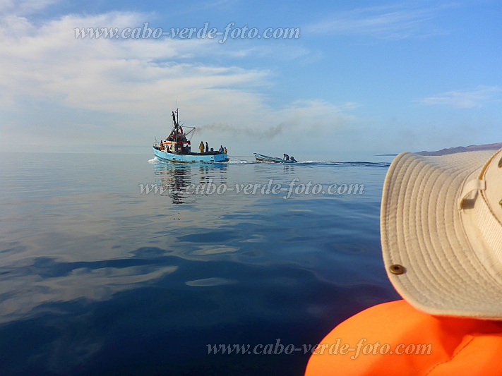Santo Anto : Porto Novo : fishing boat in front of Sao Vicente skyline : LandscapeCabo Verde Foto Gallery