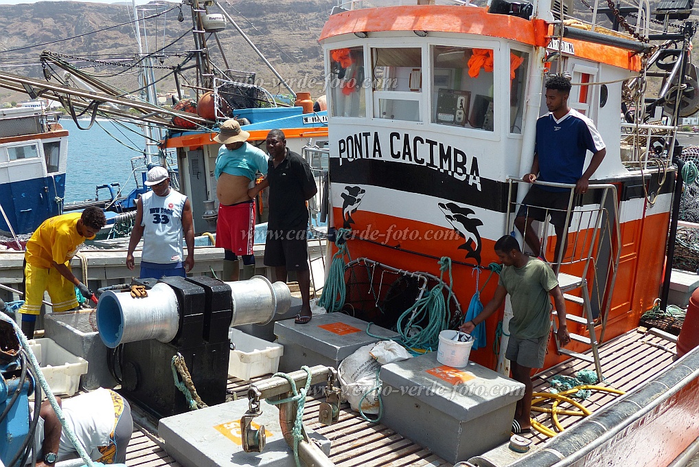 So Nicolau : Tarrafal : barco de pesca : Technology FisheryCabo Verde Foto Gallery