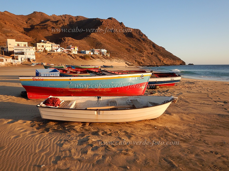 So Vicente : Sao Pedro Strand : botes de pesaca : Landscape SeaCabo Verde Foto Gallery