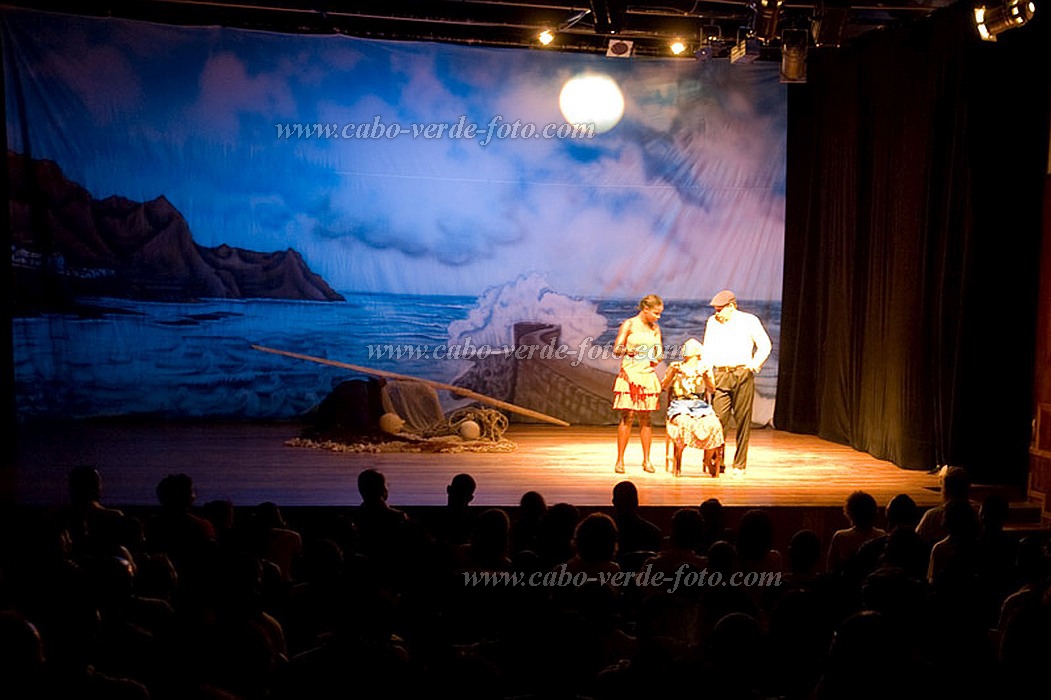 Insel: So Vicente  Wanderweg:  Ort: Mindelo Motiv: Theater Motivgruppe: People Recreation © Florian Drmer www.Cabo-Verde-Foto.com