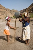 Insel: Santiago  Wanderweg:  Ort: Cho Grande Motiv: Frau Motivgruppe: People Work © Florian Drmer www.Cabo-Verde-Foto.com