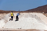 Insel: Sal  Wanderweg:  Ort: Pedra de Lume Motiv: Salz Motivgruppe: People Work © Florian Drmer www.Cabo-Verde-Foto.com