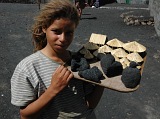 Fogo : Ch� das Caldeiras : souvenirs : People Work
Cabo Verde Foto Gallery